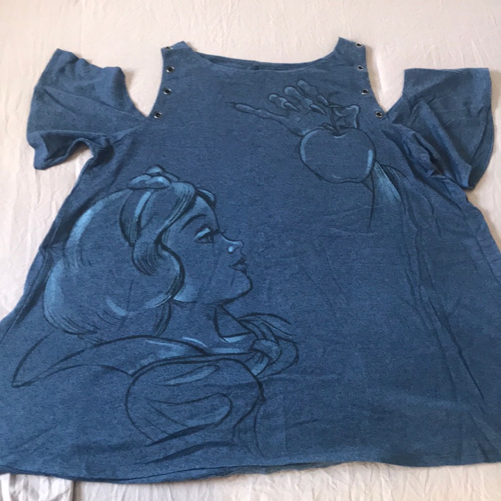 Snow White cold shoulder tee